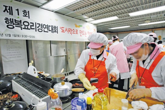 [학교급식 바꾸자]“셀프김밥을 아십니까?” 조리원 김씨의 하루