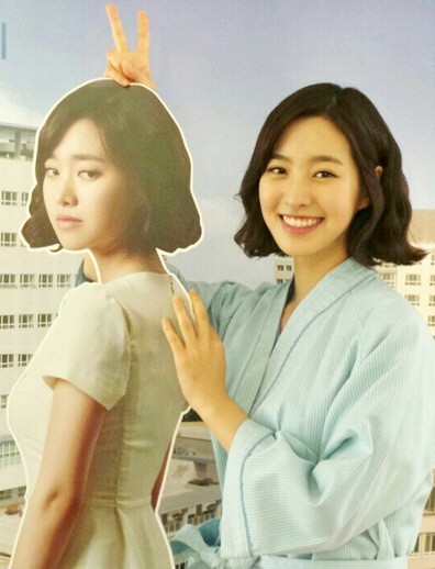 닥터 이방인 진세연, 캐릭터 판넬과 깜찍 브이