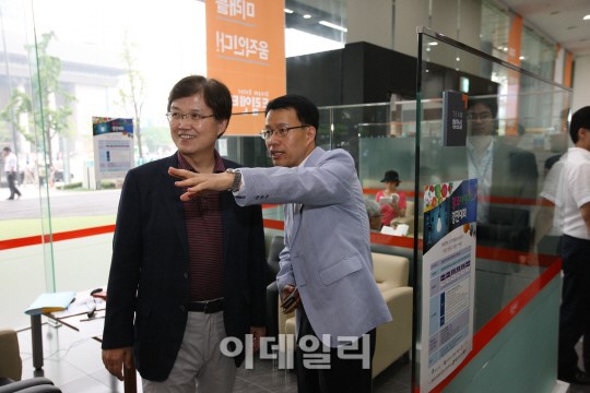 [포토]드림엔터 시설 둘러보는 최양희 미래부 장관