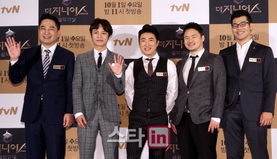 [포토]포즈 취하는 tvN 더 지니어스: 블랙 가넷 출연진들