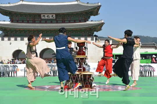 [포토]연희컴퍼니 유희, 다함께 놀자! 유희노리공연