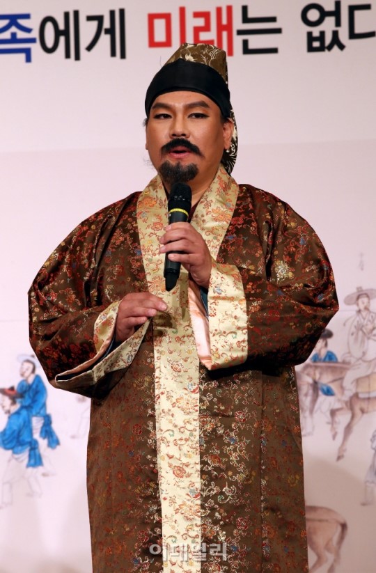 [포토]인사말하는 강성구 배우