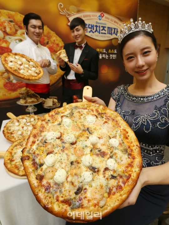 [포토]도미노피자, 치즈의 깊은 맛 살린 올댓치즈 피자