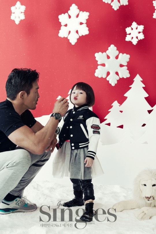[포토]추사랑, 입술 `쭈~~욱`..추성훈은 `시선고정`