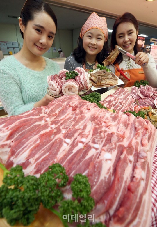 [포토]롯데마트, 연말연시 수요 급증하는 돼지고기 저렴하게