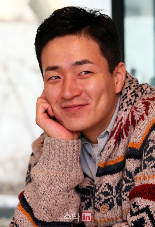 [포토]이병헌 감독 '영화 스물로 인사드려요'