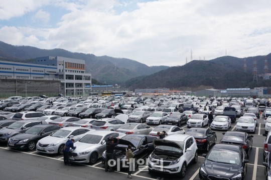 [르포]낙찰률 쑥쑥.. 중고車 경매장 봄바람