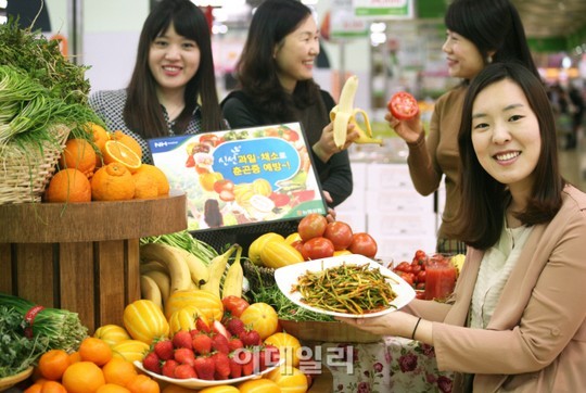 [포토]농협유통, 춘곤증 예방 신선 과일·채소 최대 35% 할인 판매-2