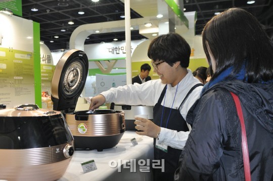 [포토]리홈쿠첸, 2015 국제외식산업식자재박람회 밥솥 지원-3
