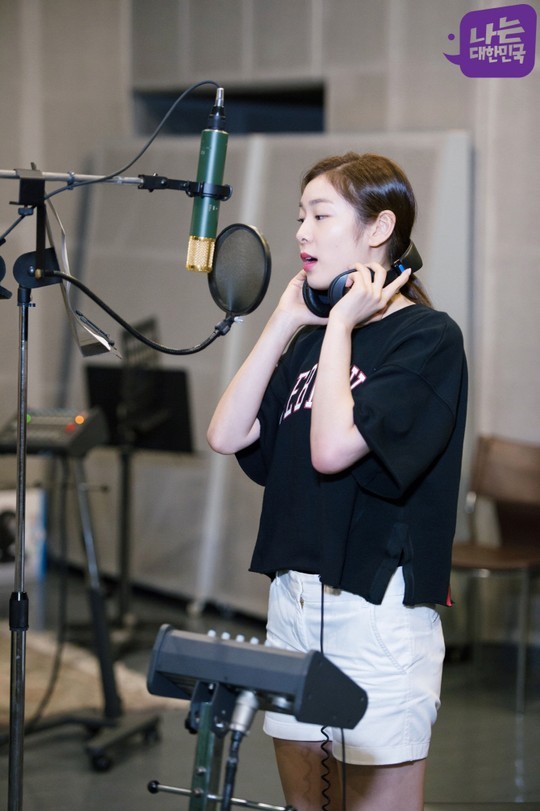 [포토] 김연아, 이승철 녹음실서 포착 노래 열창