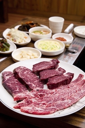 심플하지만 힘 있는 진짜배기 스테이크