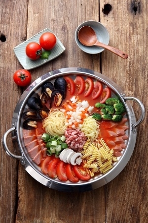 잊힌 우리 전통음식 `국수전골`과 고정관념 벗어난 파격시도 `토마토부대찌개`