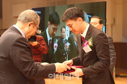 이진석 내일투어 사장 2015 세종대왕 나눔 대상 수상