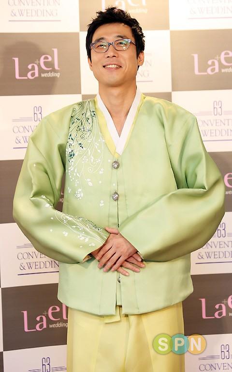 개그맨 이윤석, 결혼 7년만에 아빠됐다