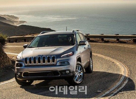 에어백 결함 FCA 짚체로키 등 3215대 리콜