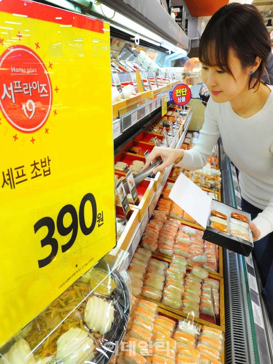 [포토]홈플러스, 회전 초밥 안 부러운 셰프초밥 출시