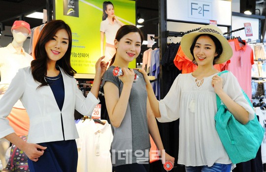 [포토]홈플러스 패션브랜드 F2F, 여름 신상 의류 출시