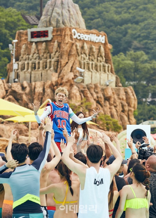 [포토] 오션월드 광고모델 아이돌 블락비 리더 지코 선정돼2