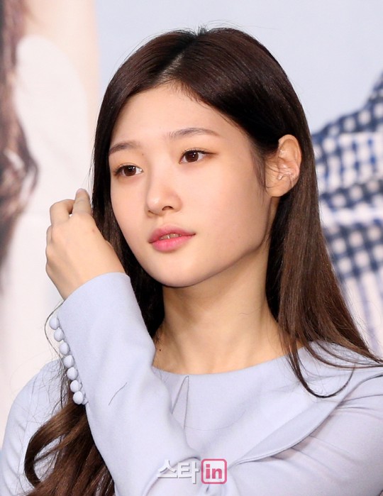 [포토]정채연, 아기처럼 고운 피부에 깜짝
