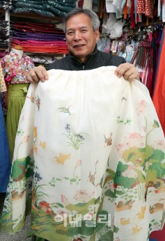 김윤수 다래원 생활한복 대표 생활한복, 일상화·정장화하는 시장 만들겠다