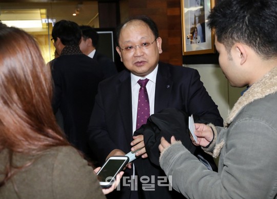 [포토]질문에 답하는 노재봉 효성 부사장