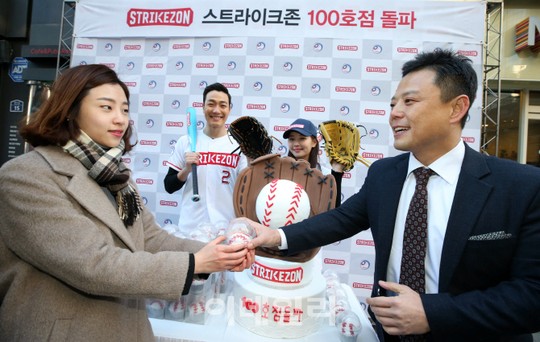 [포토]1년만에 가맹점 100호점 돌파한 스트라이크존