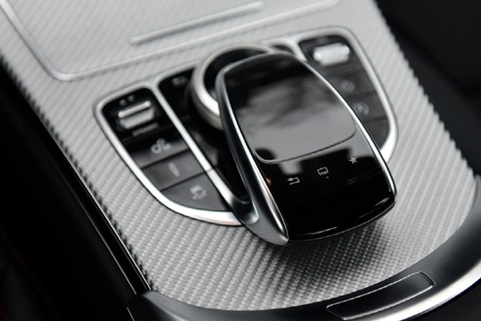 [포토] 독특한 디자인이 적용된 2016 메르세데스-벤츠 C 450 AMG 4Matic의 컨트롤 다이얼