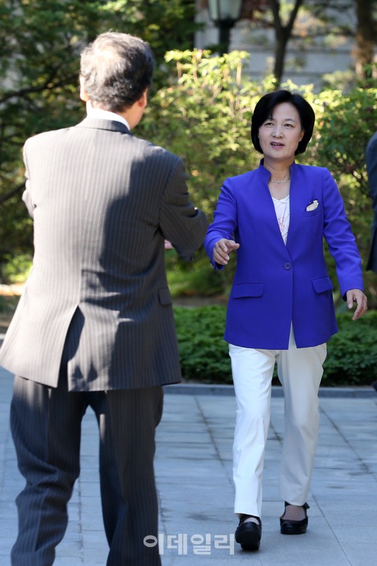 [포토]추미애 더민당 대표 맞이하는 이낙연 국무총리