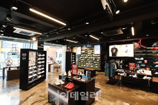마니아 특화매장 슈마커 핫티 매출 쑥쑥’