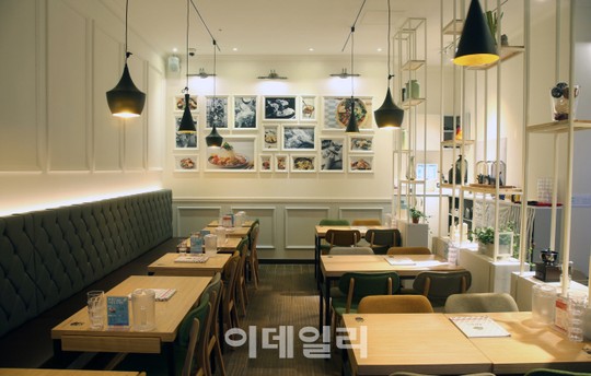 가맹점과 이익 나누는 프랜차이즈, 부엉이돈가스 첫발