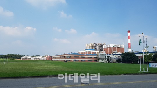 [르포]단 하나도 버릴 게 없다 나무의 변신…한솔홈데코 익산공장