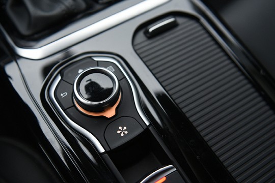[포토] 세련된 디자인이 돋보이는 SM6의 멀티 센스