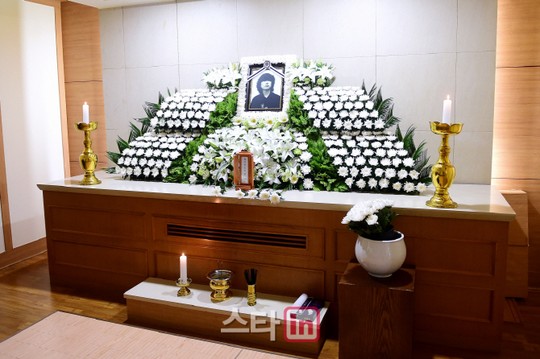[포토]일산병원 장례식장에 마련된 가수 조동진 빈소
