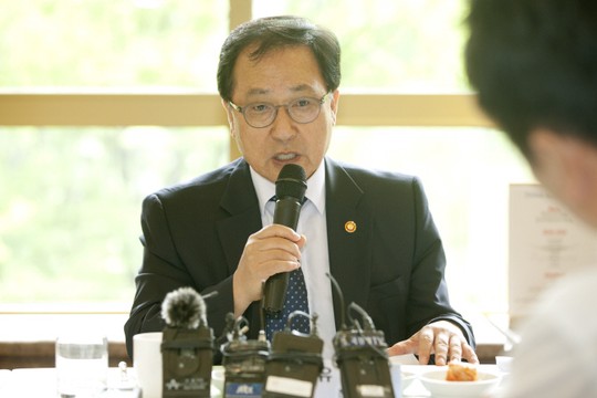 유영민 장관 “제4이동통신 환영..정부가 부담하는 통신비 인하는 불가능”