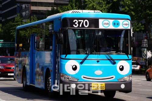 아이만 내린 채 운행한 240번 버스…서울시 조사 착수