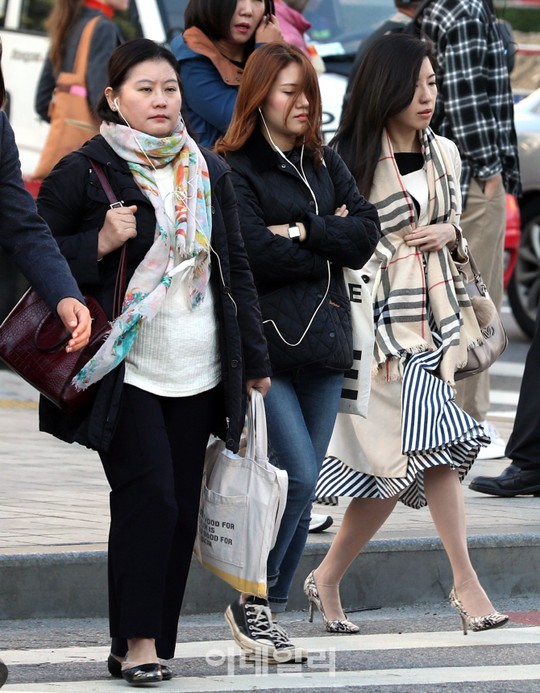 [포토]절로 빨라지는 출근 발걸음