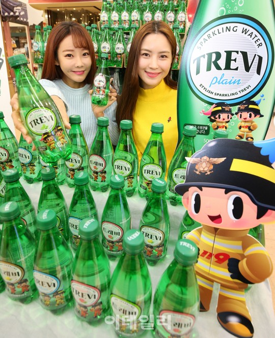 [포토]롯데마트에서 트레비 소방관 에디션 만나보세요!