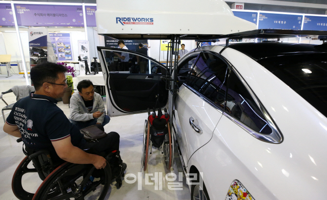 [포토]오토박스로 휠체어 편하게 싣고 내리세요