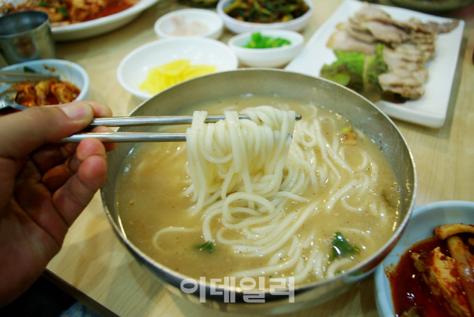 [여행] 얼큰·시원·담백…칼국수 한가락 뽑고 가실래유