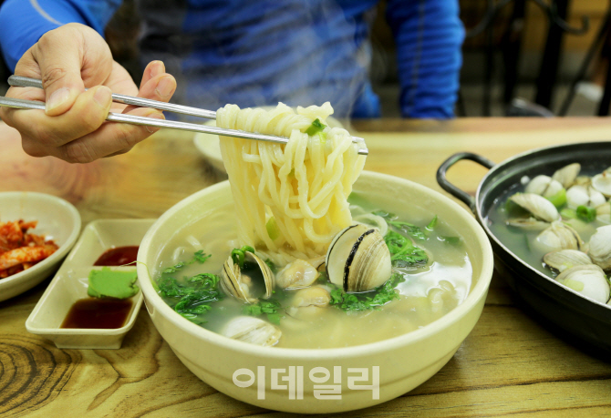 [여행] 얼큰·시원·담백…칼국수 한가락 뽑고 가실래유
