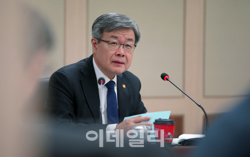 이재갑 고용부장관 유성기업 폭행사건 유감…대책반 구성