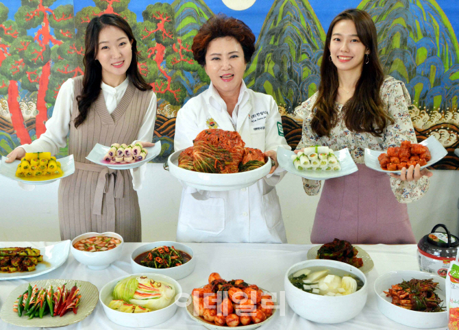 [포토] 한성식품, 명절용 김치 한 상 소개