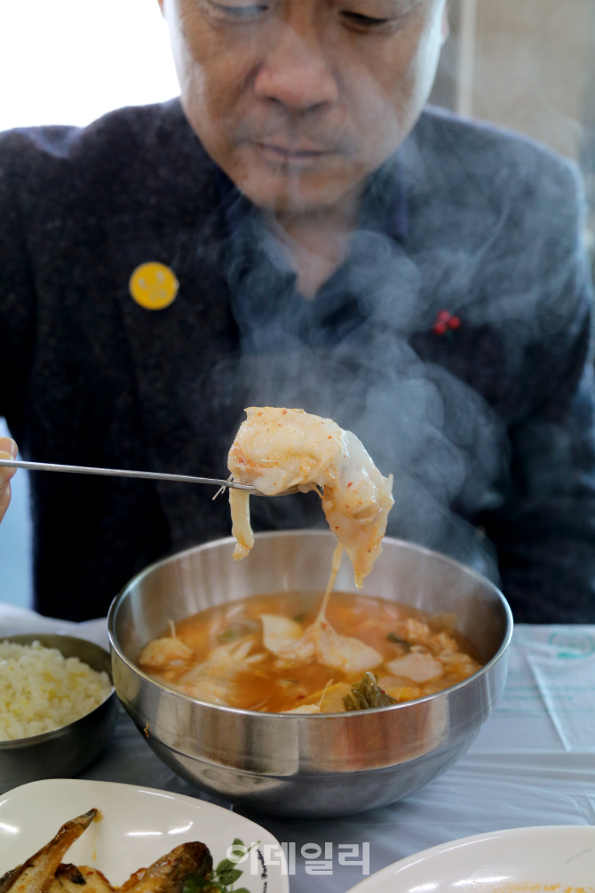 [강경록의 미식로드] 찬바람 불면 생각나는 그 맛 곰치국