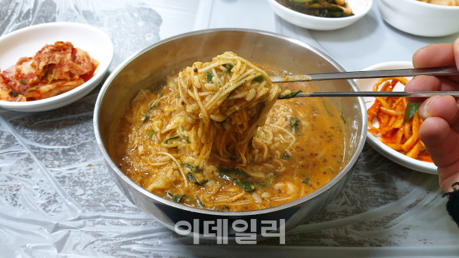 [강경록의 미식로드] 주린 배 채우던 새참거리 예산어죽의 비밀