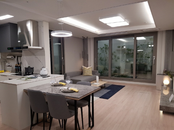 [모델하우스 탐방]희귀해질 강남 선분양에 가격도 매력적…서초그랑자이에 눈길