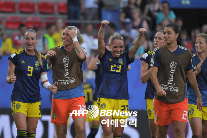 스웨덴, 우승후보 독일 꺾고 女월드컵 4강행...네덜란드도 4강 합류