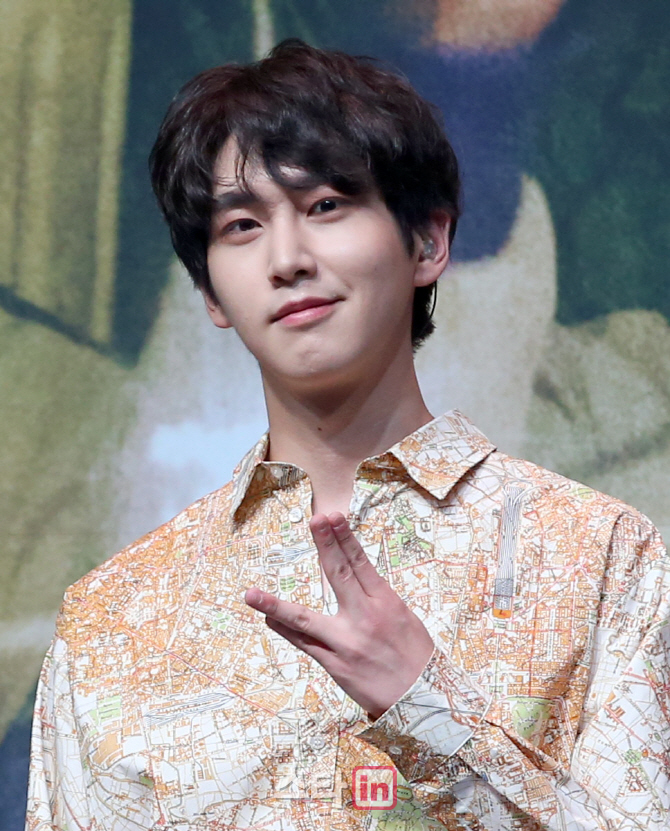 [포토]펜타곤 신원, SUM(ME:R) 많이 사랑해주세요!