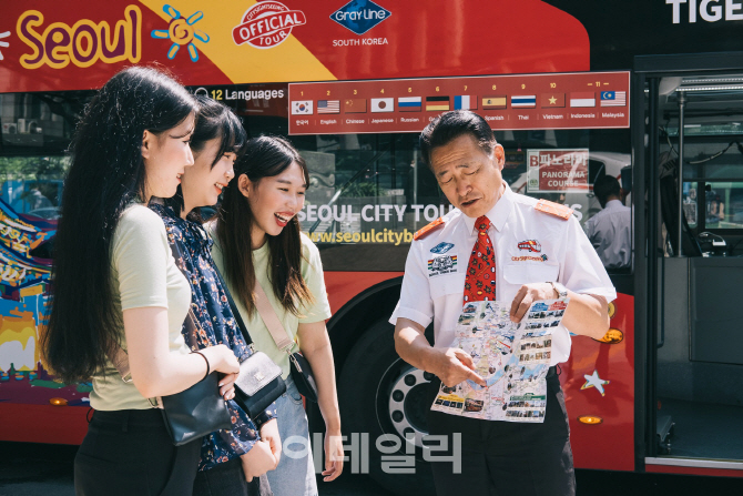 [포토] 새로운 서비스 시작한 서울시티투어 타이거버스