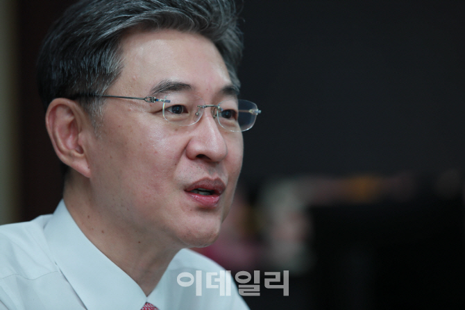 [이데일리가 만났습니다]에스엠에 만나자 요청…회사와 주주 윈윈해야