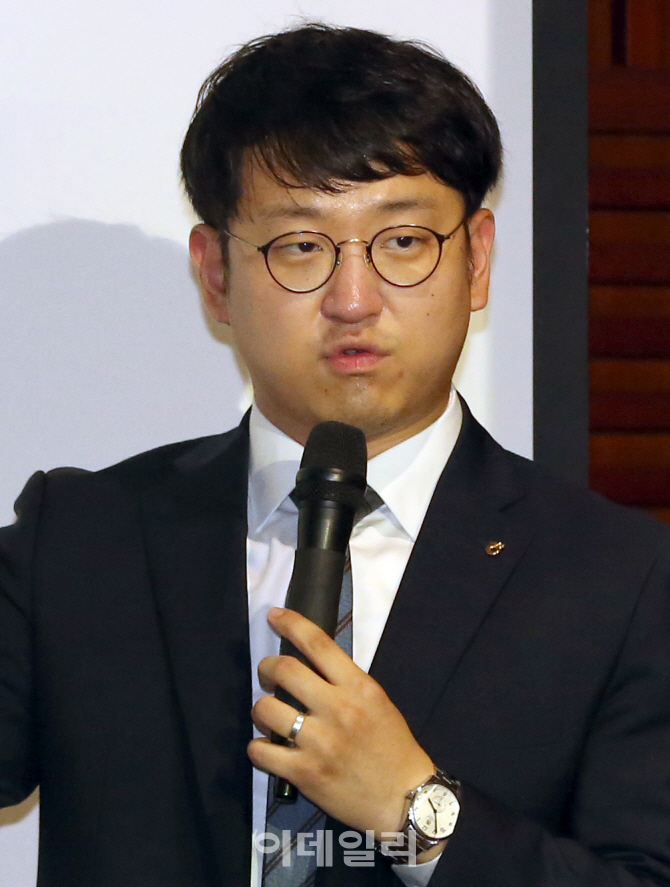 [포토]두자릿수 금리에 반하다